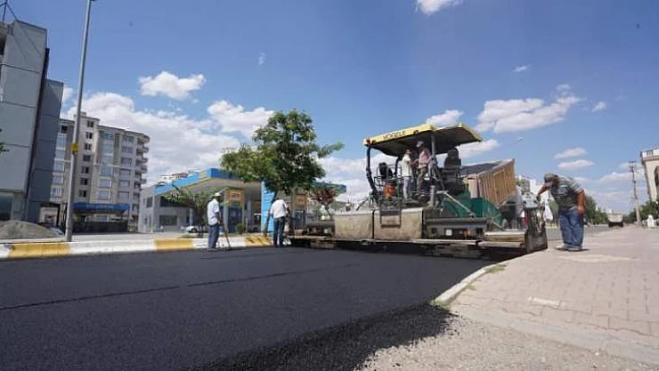 Şehir Genelinde Aşınan Yolları Asfaltlıyor