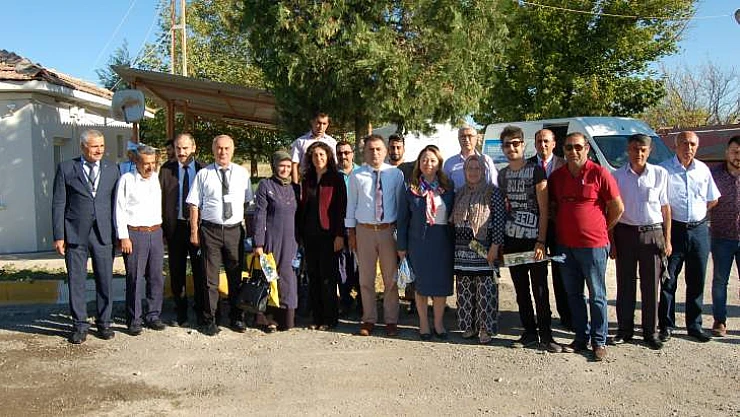 Rektör Prof. Dr. Karabulut, Öğrencilerini Ve Personelini Güllerle Karşıladı