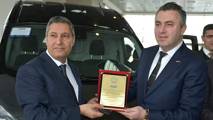 Ford Otosan'dan Meslek Lisesine Araç Desteği