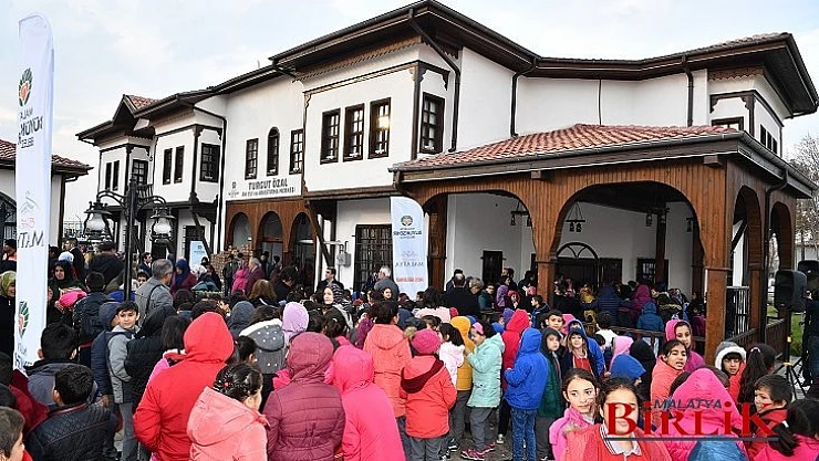 Hayırsever İşadamından 3 Bin Öğrenciye Giyecek Yardımı