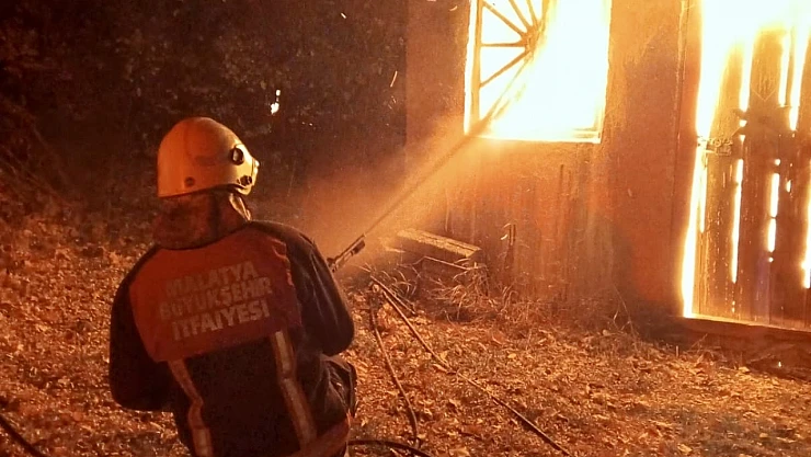 Hekimhan'da Baraka Yangını Korkuttu