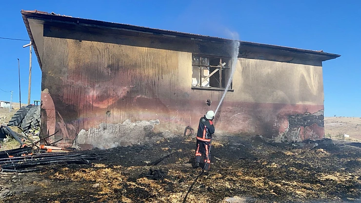 Her İki Yangında da Can Kaybı Yaşanmadı, Maddi Hasar Meydana Geldi