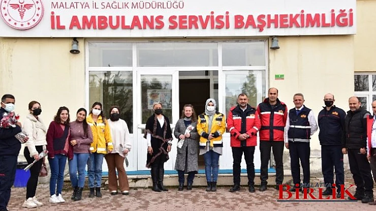 İtfaiye Daira Başkanlığı Kadın Sağlıkçıların 'Kadınlar Günü'nü Kutladı