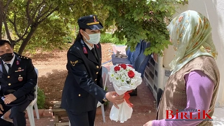 Jandarma Şehit Annelerini Unutmadı