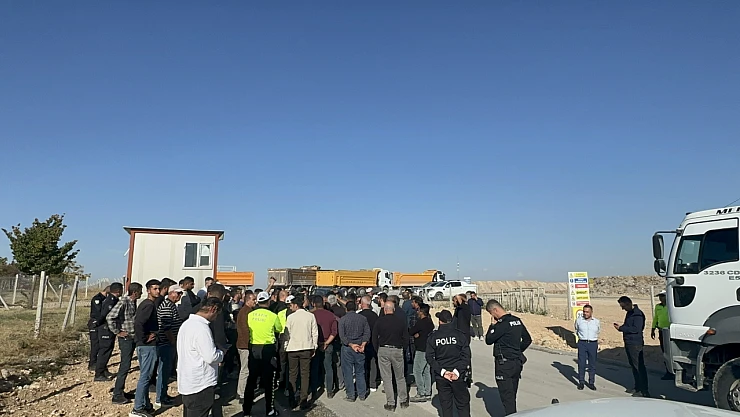 Malatya'da 100 Kamyon Mezarlık Girişinde Eylem Yaptı