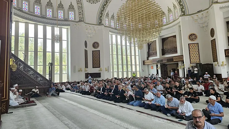 Malatya'da 15 Temmuz Şehitleri İçin Tüm Camilerde Dualar Yükseldi