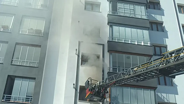 Malatya'da Apartman Dairesinde Yangın Paniği