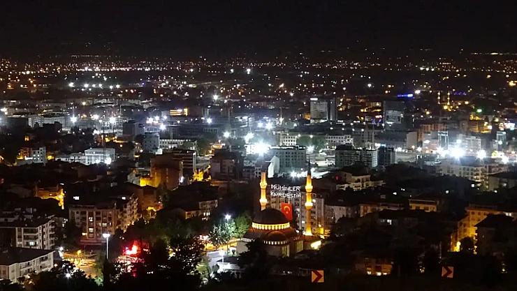 Malatya'da Darbe Girişiminin Yıldönümünde Semalar Selalarla Yankılandı