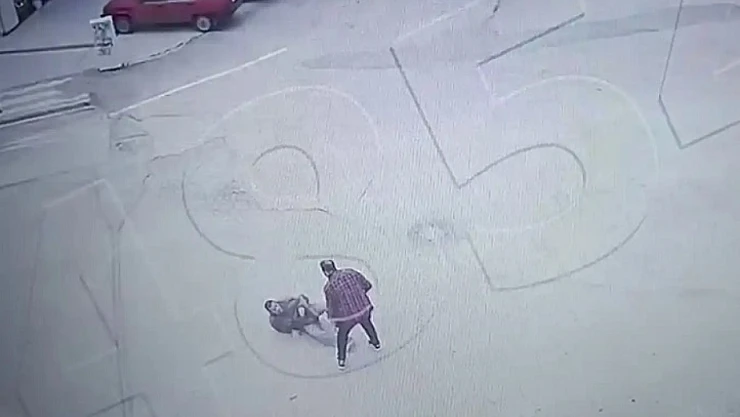 Malatya'da Engelli Genç Sokak Ortasında Darp Edildi