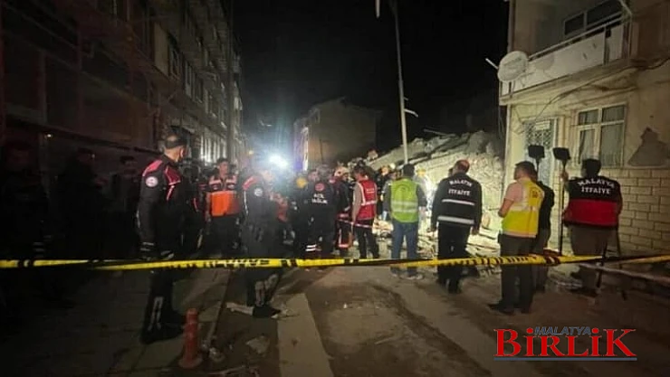Malatya'da Katlı Bina Kendiliğinden Çöktü