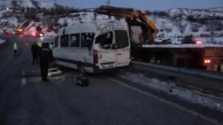 Malatya'da Yolcu Minibüsü Devrildi: 15 Yaralı