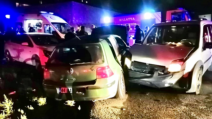 Malatya'da Zincirleme Kaza: İki Kişi Yaralandı