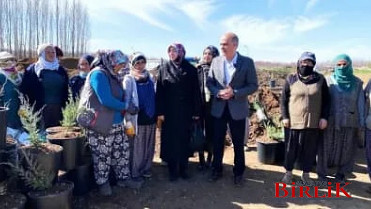 Murat Aslan, Kadınlar Baştacıdır Her Gün Hatırlanmalıdır