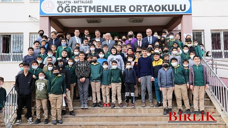 Öğrencilerin Coşkulu Gösterisi Başkan Güder'i Duygulandırdı