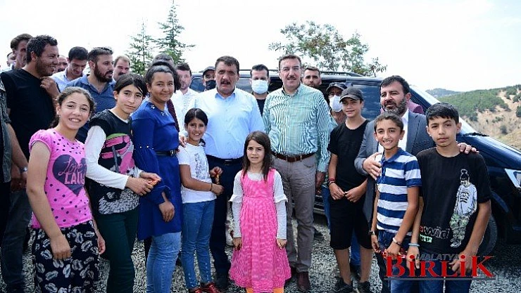 Pütürge İlçesi Tekederesi Mahallesinde Asfalt Çalışmaları Tamamlandı