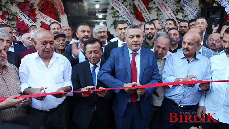 Sadıkoğlu'nun Seçim Ofisi Binlerce Kişinin Katılımıyla Açıldı