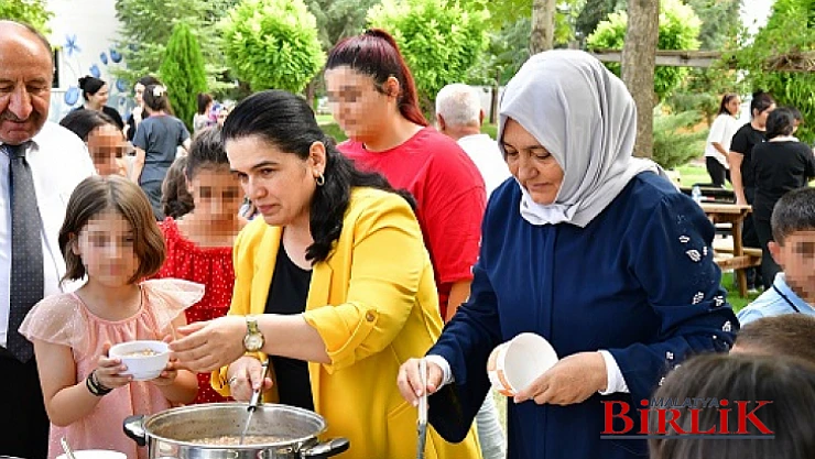 Selda Yavuz, MİAD Çocuk Evleri Sitesi'nde Düzenlenen Aşure Programına Katıldı
