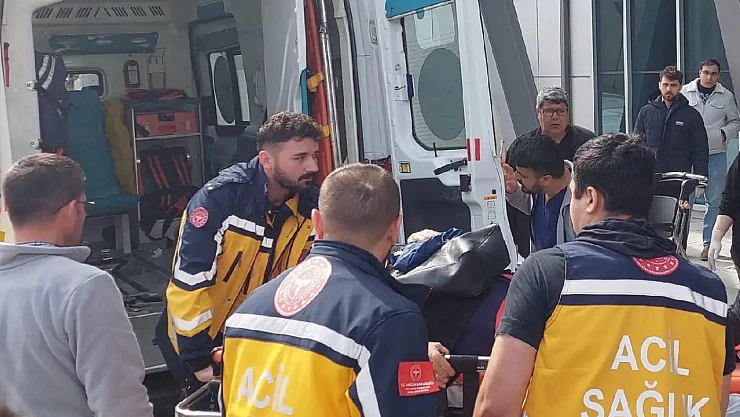 Sürücünün Direksiyon Hakimiyetini Kaybettiği Otomobil Bariyerlere Çarptı: 1 Ölü, 2 Yaralı