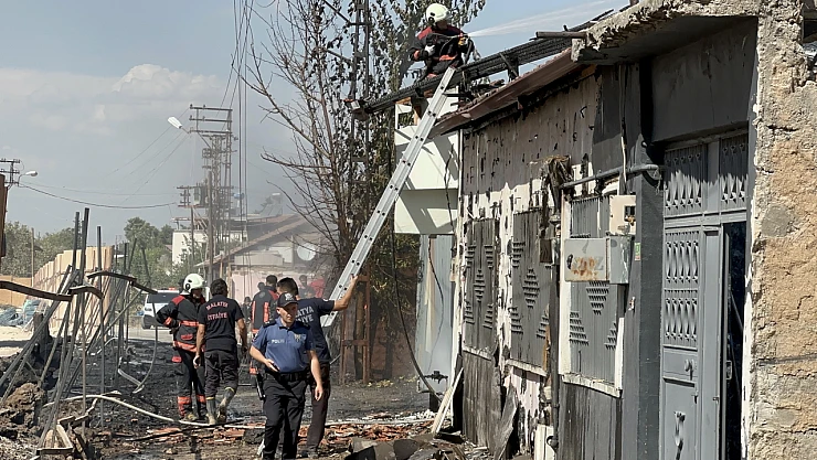 TOKİ Şantiyesindeki Yangın Kiltepe'deki Evleri Tehdit Etti