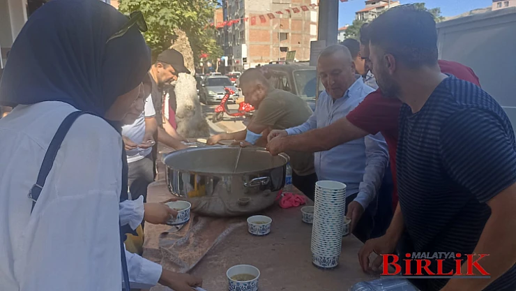 Tokyo Otel İşletmecileri 1.500 Kişilik Aşure Dağıttı