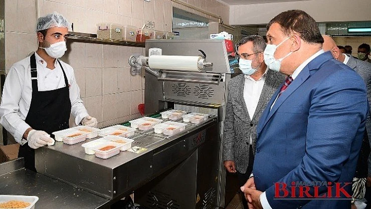 Türkiye'ye Örnek Olan Projede Günlük 4 Bin Kişiye Yemek Dağıtılıyor