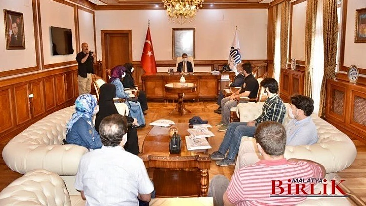Vali Baruş 'Mevlid-i Nebi Gençlik Bilgi Yarışması'nda Dereceye Girenleri Makamında Ağırladı