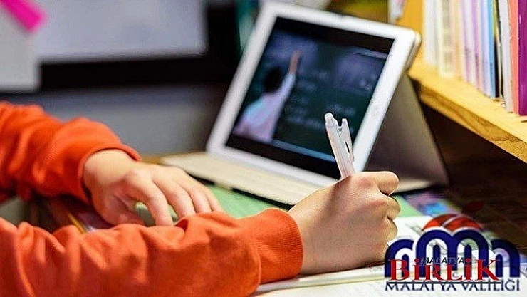 Vali Baruş, Uzaktan Eğitime Destek İçin Tablet Dağıttı