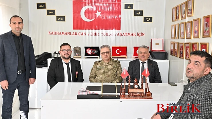 Vali Ersin Yazıcı'nın Katılımıyla Şehitlerimizin Anısına Aşure Dağıtımı