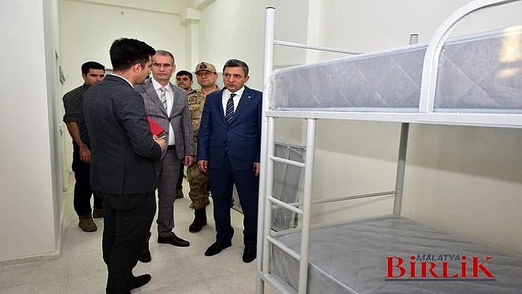 Vali Şahin, Geri Gönderme Merkezinde İncelemelerde Bulundu