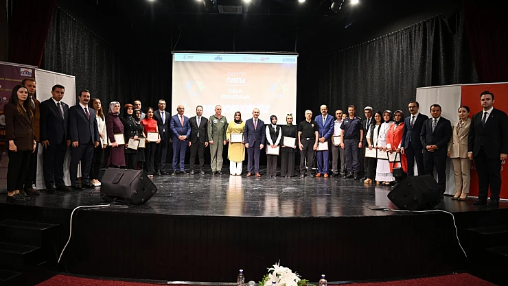 Vali Yavuz, Önem Projesi Gala Programına Katıldı