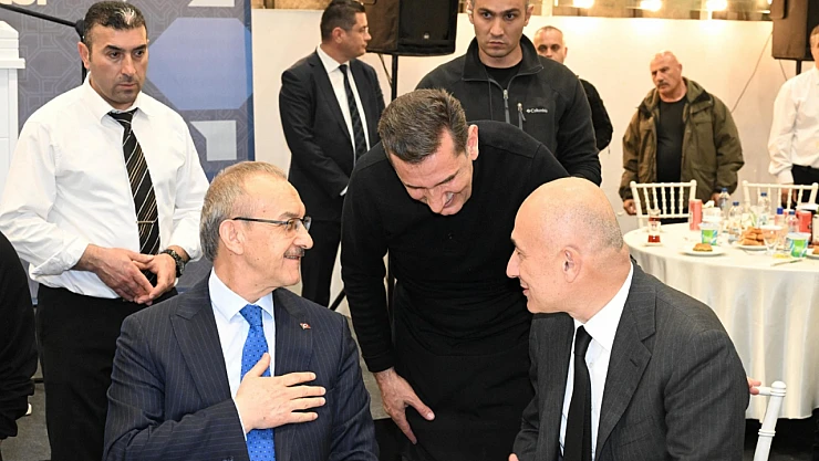 Vali Yavuz, Rönesans Eğitim Vakfı İftar Programına Katıldı