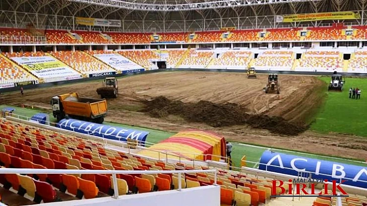 Yeni Malatya Stadyumu'nun Çim Zemin Değişiyor