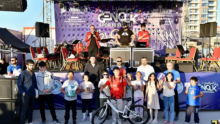 Yeşilyurt Belediyesi Düzenledi, Malatyalılar '19 Mayıs' Coşkusunu Birlikte Yaşadı