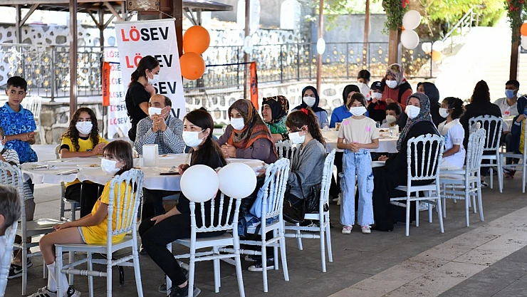 Yeşilyurt'ta Lösemili Çocuklar İçin 'En Faydalı Şenlik' Düzenlendi