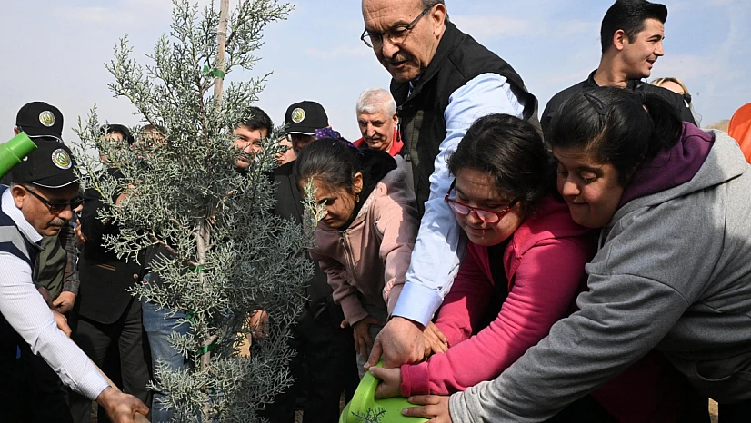 '11 Kasım Milli Ağaçlandırma Günü'nde 2 bin 200 Fidan Toprakla Buluştu