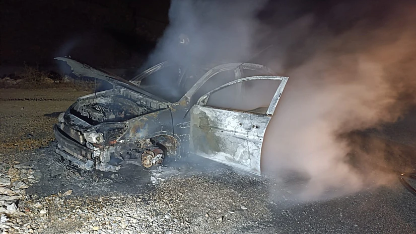 Alev Alan Araç Kullanılamaz Hale Geldi