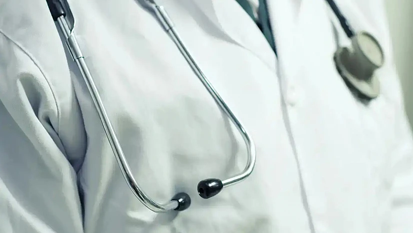 Bakanlık, sosyal medyada reklam yapan doktorlar hakkında suç duyurusunda bulunacak