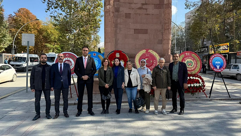 Başkan Eren, 'Cumhuriyet, milletimizin hürriyet ve istiklal aşkının, azminin ve kararlılığının eseridir'