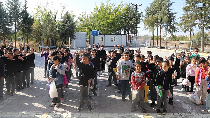 Battalgazi'de Mobil Sinema Okullarda Çocuklarla Buluşuyor