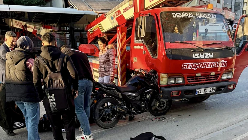 Battalgazi'de Vinç-Motosiklet Çarpıştı: 1 Yaralı