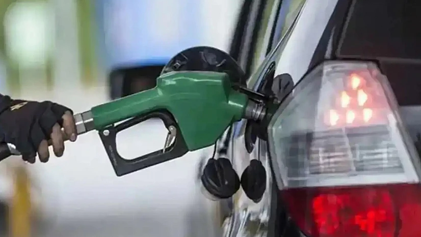 Benzinin litre fiyatına 2,02 liralık indirim