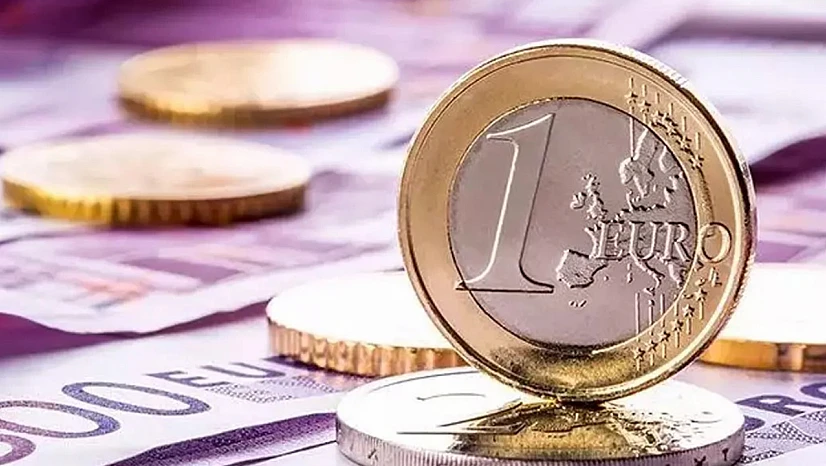 Dolar ve Euro Haftanın Son İşlem Gününe Yükselişle Başladı
