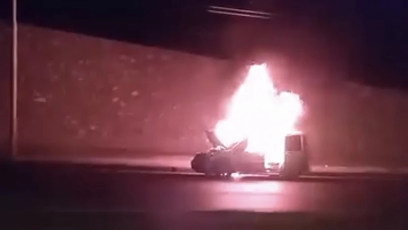 Elazığ Caddesi'nde Seyir Halindeki Araç Alevlere Teslim Oldu