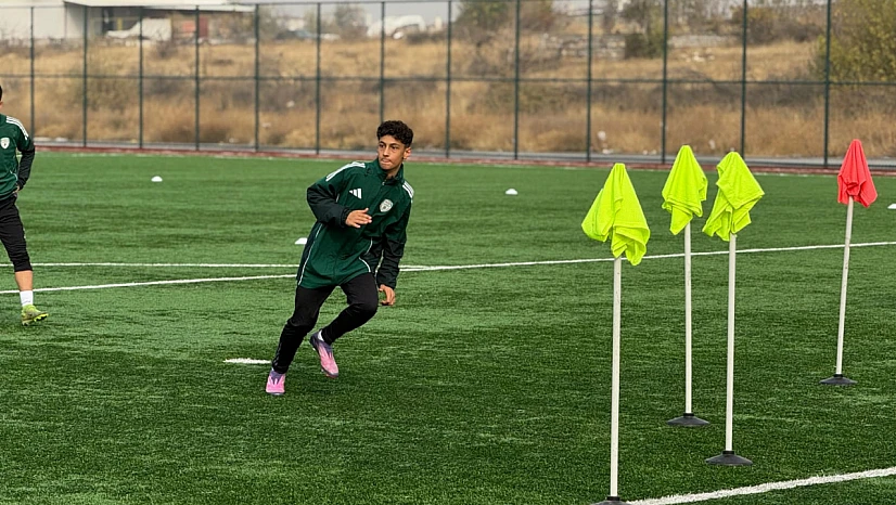 Geleceğin Yıldızı Emir Süleyman Ataş A Takım Antrenmanında