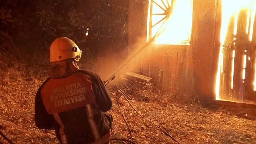 Hekimhan'da Baraka Yangını Korkuttu