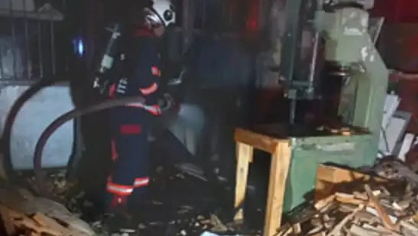 İş Yeri Yangınında Maddi Hasar Oluştu