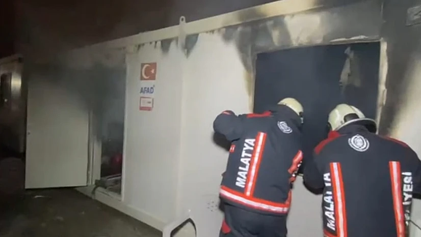 Mahmut Çalık Konteyner Kenti'nde Yangın Söndürüldü
