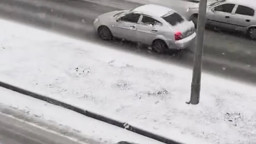 Malatya'da Kar Hayatı Felç Etti: Araçlar Yolda Kaldı, Kazalar Peş Peşe Geldi