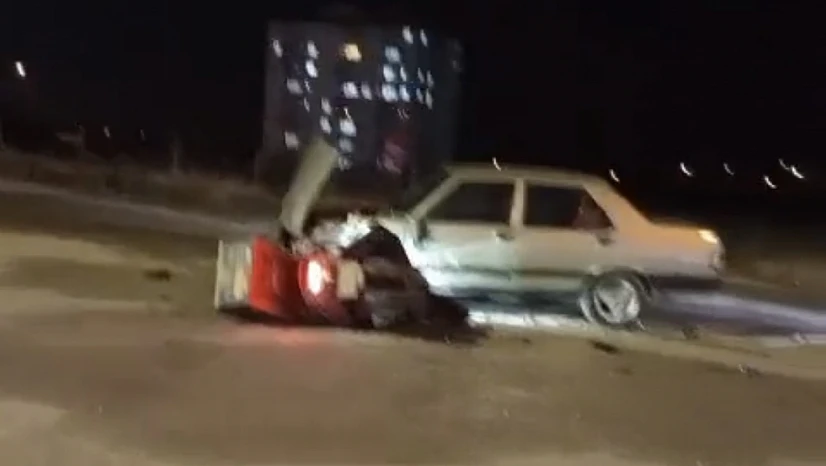 Motosiklet sürücüsü ağır yaralandı, otomobil sürücüsü kazadan sonra kaçtı