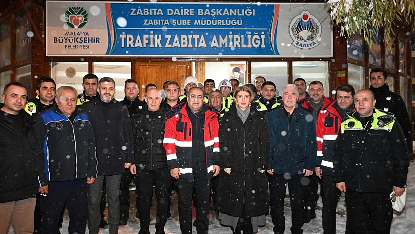 Ölmeztoprak,  yeni yılın ilk saatlerinde  kamu personeline yönelik bir dizi ziyaret gerçekleştirdi.